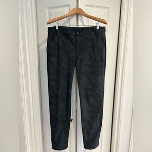 Lulu City Sleek 5 pocket pant, size 10, camo, excellent condition